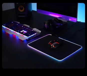 Lahe Anime Mouse Pad RGB Night Scene LED Gaming Mousepad Mängija Klaviatuuri, Hiire Matt Desk Pad Suur Helendav Arvuti Vaip