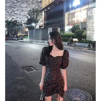Hong Kong stiilis retro mull varrukad square kaelus purustatud flower kott hip kleit 2021 suvel uus temperament ruffled tõmmata köis