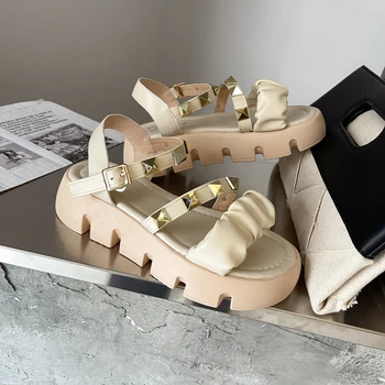 Sandaalid naistele 2021 suvel uue nahast sponge cake paksu põhjaga suurenenud avatud varvas kõik-mängu casual ja mugav Rooma sandaalid