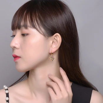 YJGS Uus korea Fashion Tolknema Kõrvarõngad Naistele Tüdrukud Elegantne Micro Tsirkoon Sillutada Ruut Rippvalgusti Võlu Kõrvarõngas Ehted Kingitused