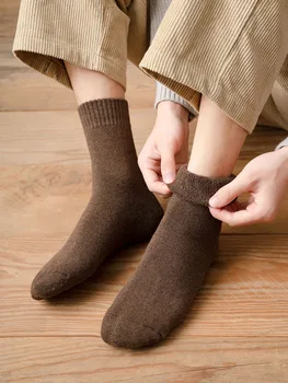 HY28-Meeste Soojad Sokid tumeda värviga tahke värvi sokid talv mehed kannavad sokke Vaba aja veetmise sokid Paksenema termilise keskmise toru sokk Pehmed sokid